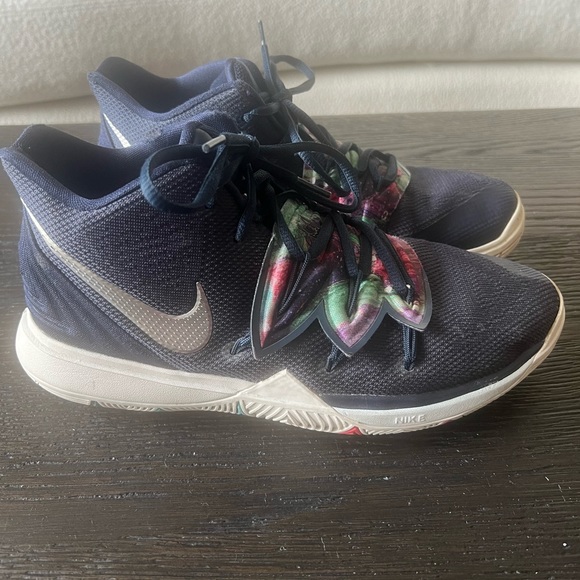 Nike Kyrie 5 GS Galaxy size 7Y multi color navy blue - Picture 2 of 6